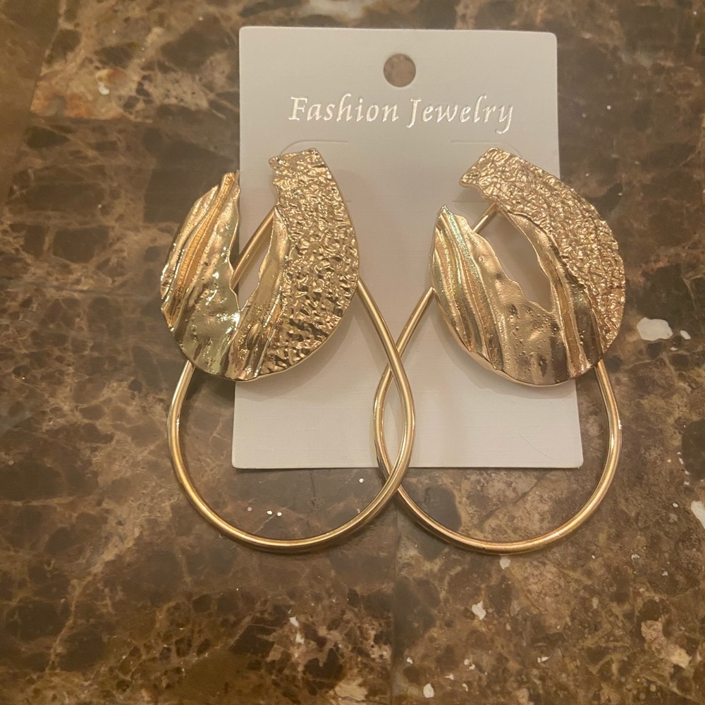 Good Statement earrings